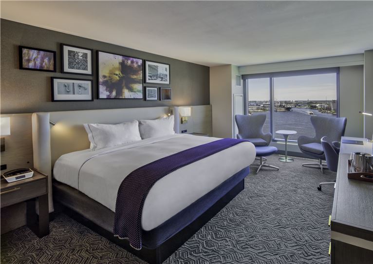 Executive Level Norfolk Hotel Rooms & Suites The Main